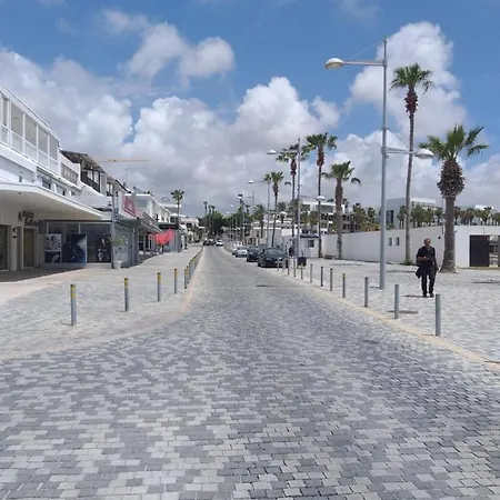 Phaedrus Living: Seaside Luxury Flat Lighthouse 68 * פאפוס