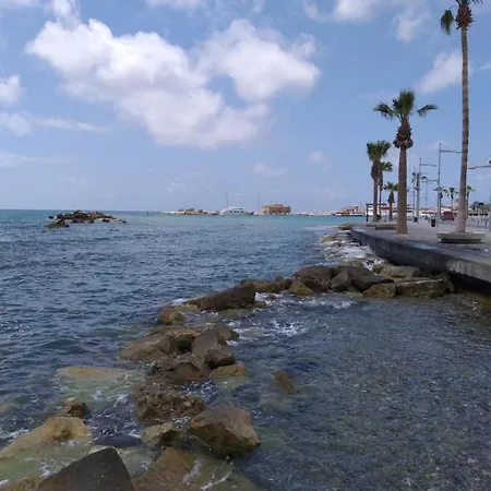 Phaedrus Living: Seaside Luxury Flat Lighthouse 68