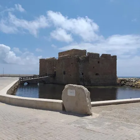 Phaedrus Living: Seaside Luxury Flat Lighthouse 68