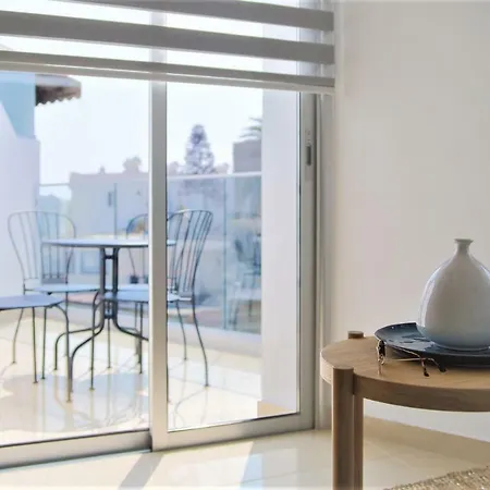 Phaedrus Living: Seaside Luxury Flat Lighthouse 68 *