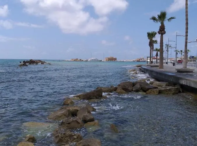 Phaedrus Living: Seaside Luxury Flat Lighthouse 68