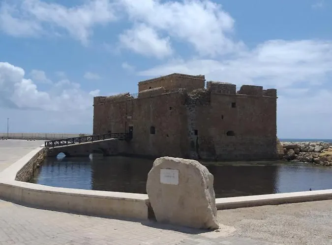 Phaedrus Living: Seaside Luxury Flat Lighthouse 68