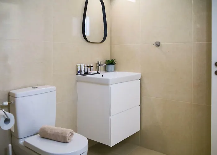 Phaedrus Living: Seaside Luxury Flat Lighthouse 68 Daire Pafos