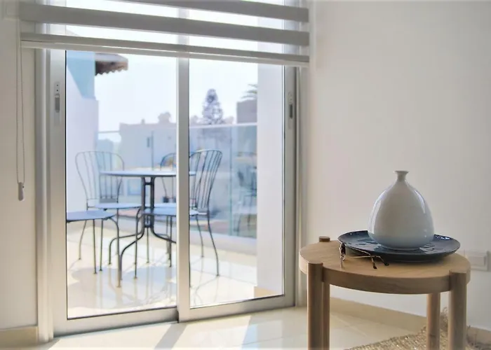 Phaedrus Living: Seaside Luxury Flat Lighthouse 68 *