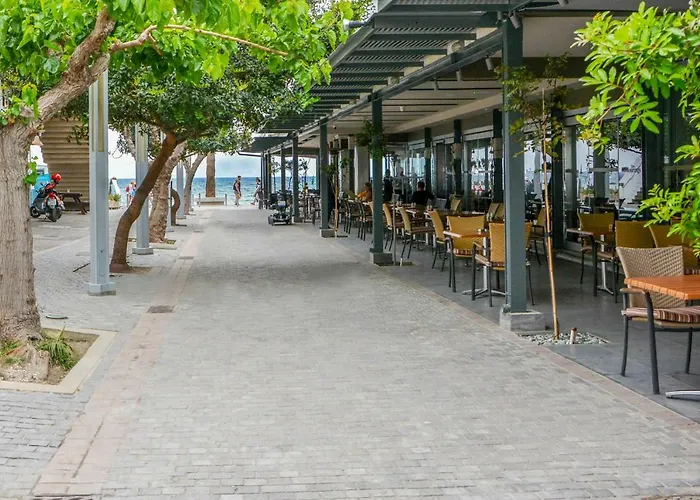 Phaedrus Living: Seaside Luxury Flat Lighthouse 68