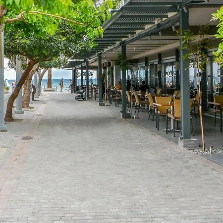 Phaedrus Living: Seaside Luxury Flat Lighthouse 68